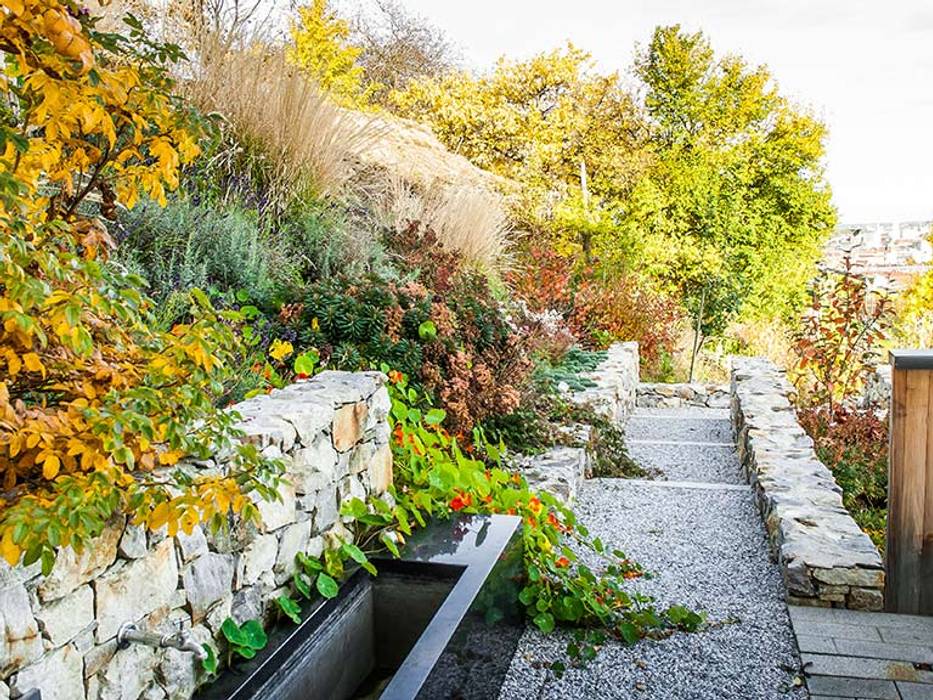 Hanggarten mit Aussicht, Kräftner Landschaftsarchitektur Kräftner Landschaftsarchitektur Modern style gardens