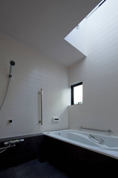 神木本町の家, 向山建築設計事務所 向山建築設計事務所 Modern style bathrooms