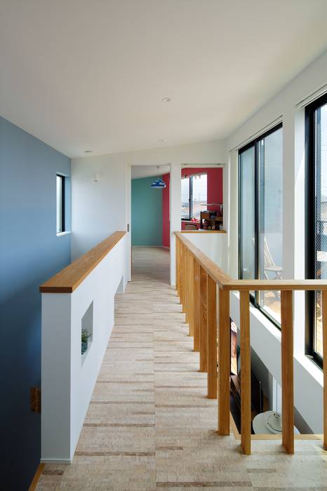 高津の家, 向山建築設計事務所 向山建築設計事務所 Modern Corridor, Hallway and Staircase