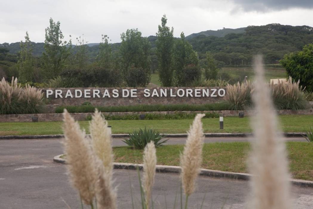 Portico Praderas de San Lorenzo Proyecto Norte Pasillos, vestíbulos y escaleras modernos