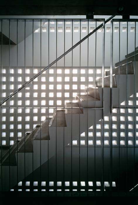 Y flat, 向山建築設計事務所 向山建築設計事務所 Modern corridor, hallway & stairs