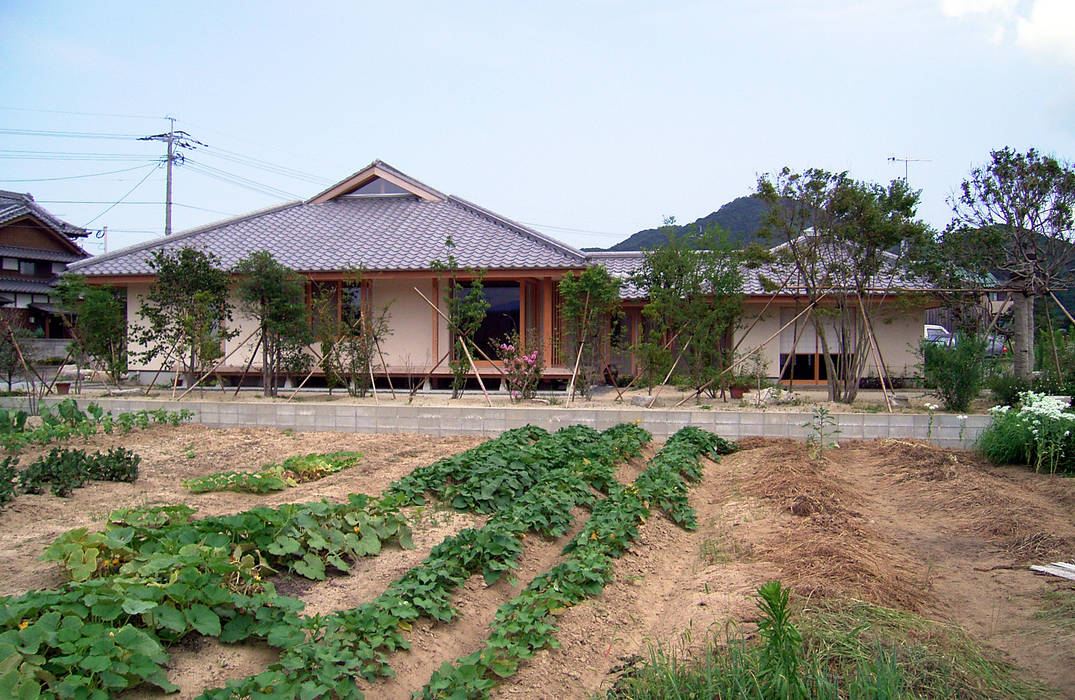 納屋のある家, 計画工房 辿 計画工房 辿 Asian style houses Ceramic