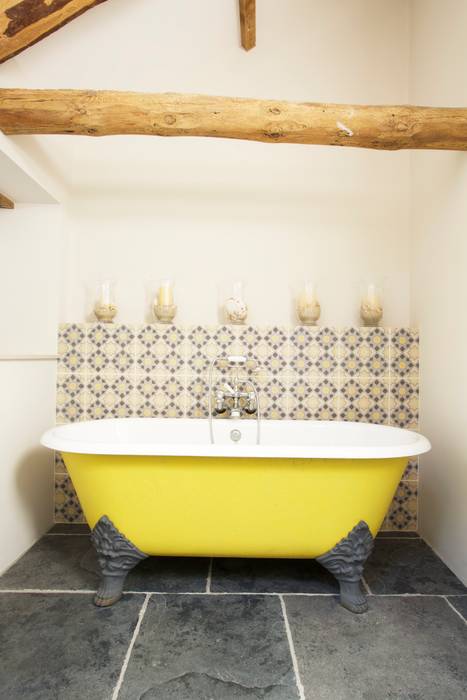 Yellow Bathtub Woodford Architecture and Interiors Country style bathroom Iron/Steel