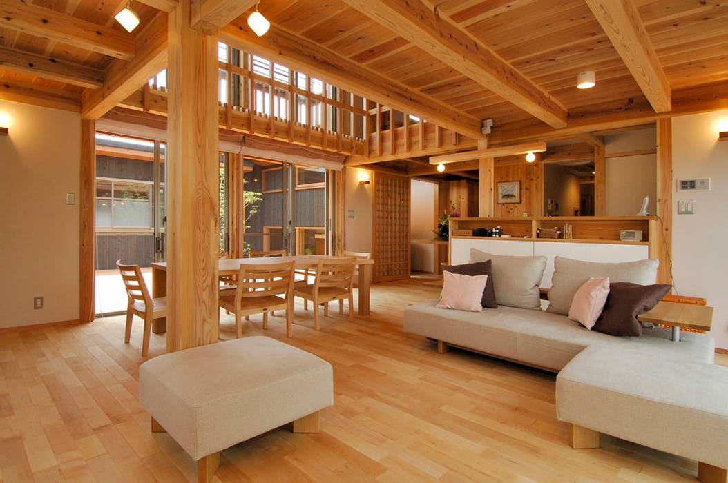 中庭を持つ高台のいえ, shu建築設計事務所 shu建築設計事務所 Modern living room Wood Wood effect