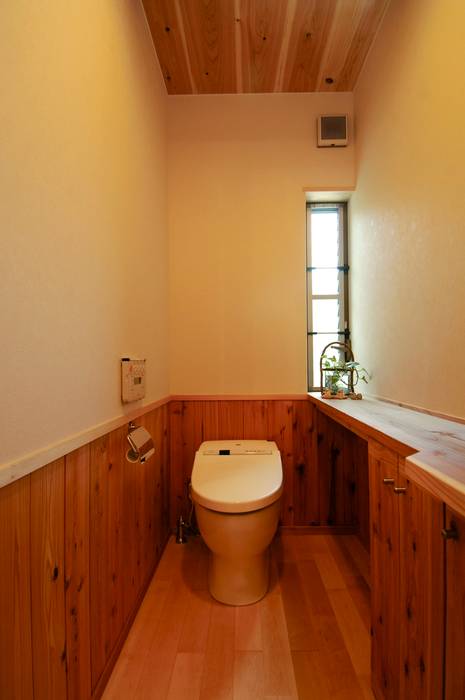 中庭を持つ高台のいえ, shu建築設計事務所 shu建築設計事務所 Modern bathroom Wood Wood effect