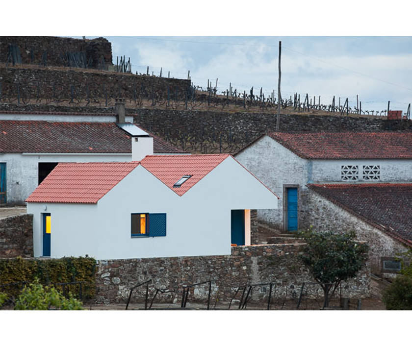 Caseiros House SAMF Arquitectos Country style house