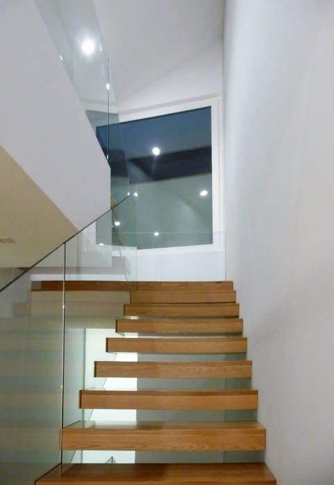 Casa de Sá, Sónia Cruz - Arquitectura Sónia Cruz - Arquitectura Corredores, halls e escadas modernos