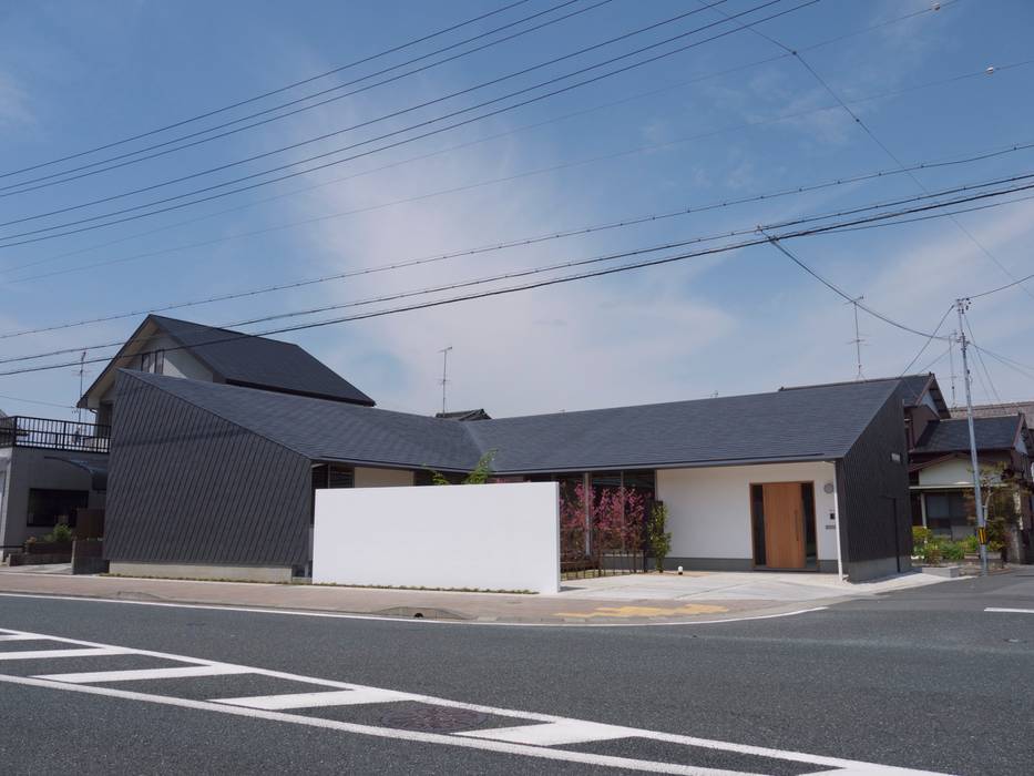 House in Fukuroi, 木名瀬佳世建築研究室 木名瀬佳世建築研究室 모던스타일 주택 금속