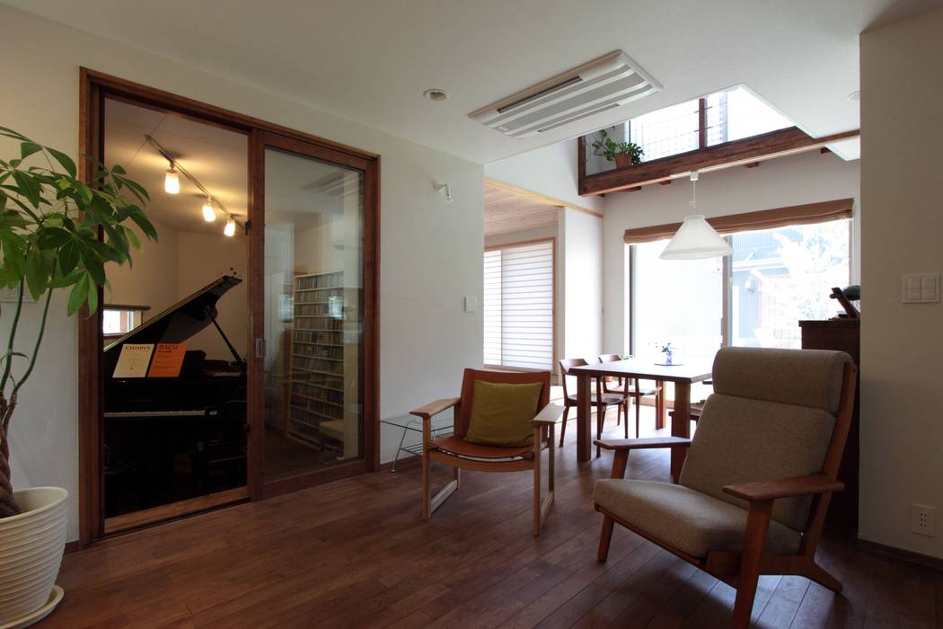ピアノと暮らす家 , アトリエグローカル一級建築士事務所 アトリエグローカル一級建築士事務所 스칸디나비아 거실