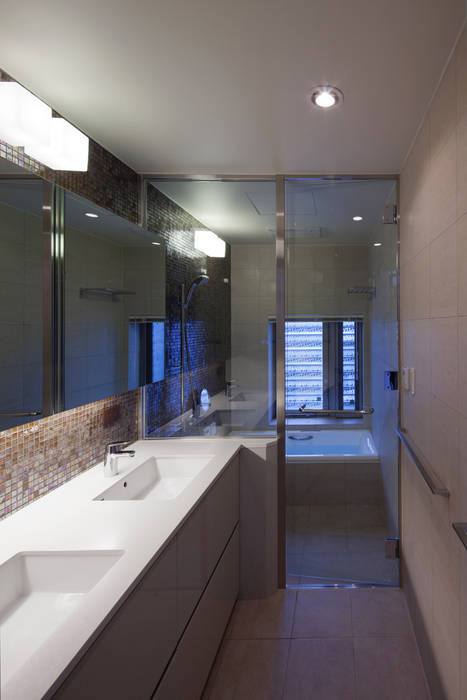 松原の家, Ｕ建築設計室 Ｕ建築設計室 Modern bathroom Tiles