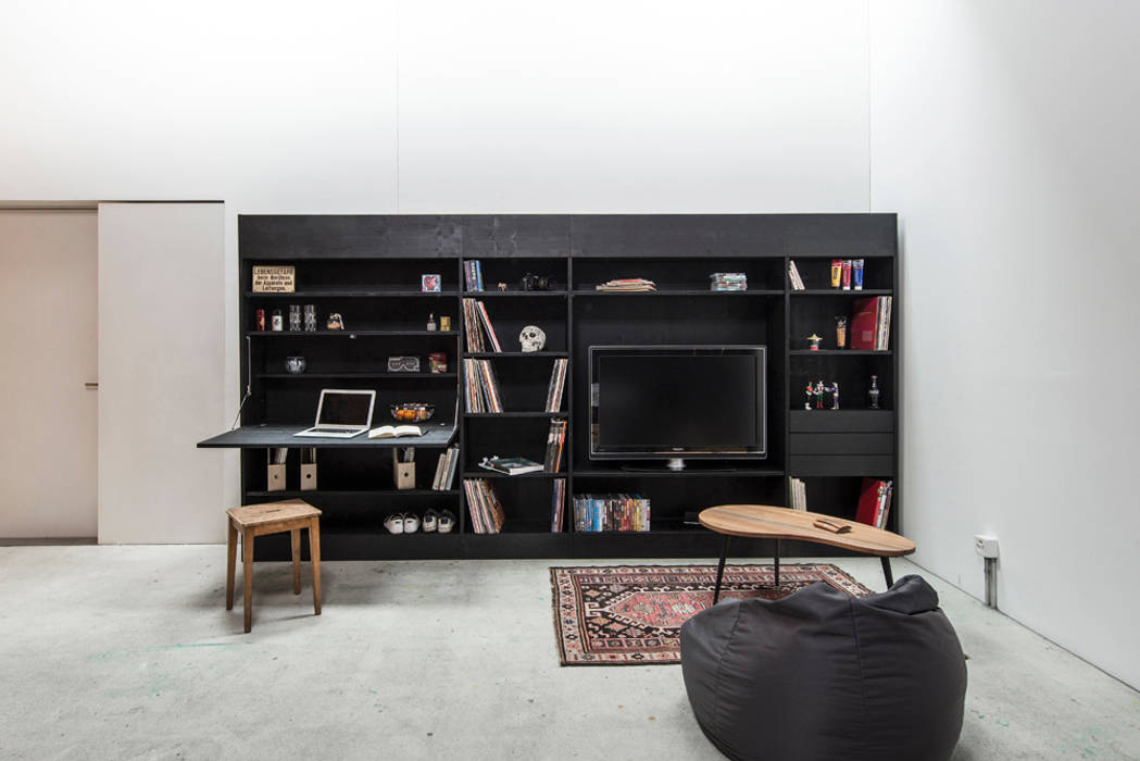 The Living Wall, Till Könneker Till Könneker Ruang Keluarga Minimalis TV stands & cabinets