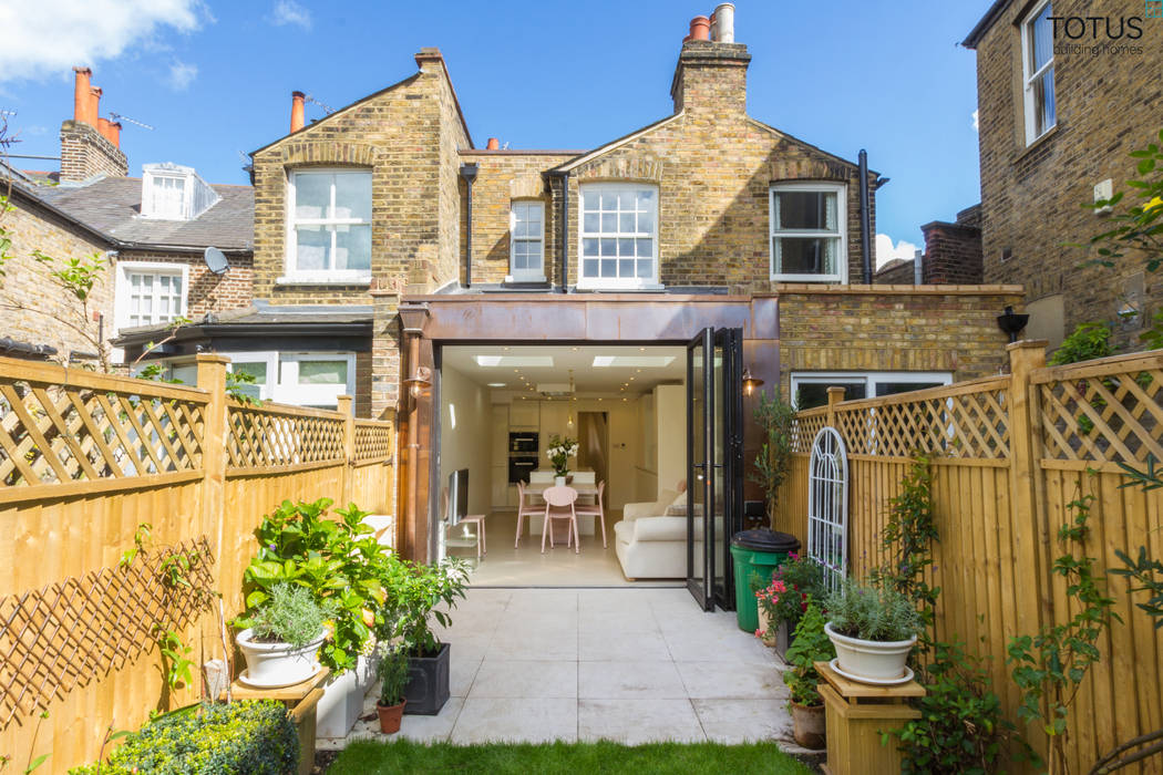 Extension and renovation, Wimbledon SW19, TOTUS TOTUS Modern balcony, veranda & terrace