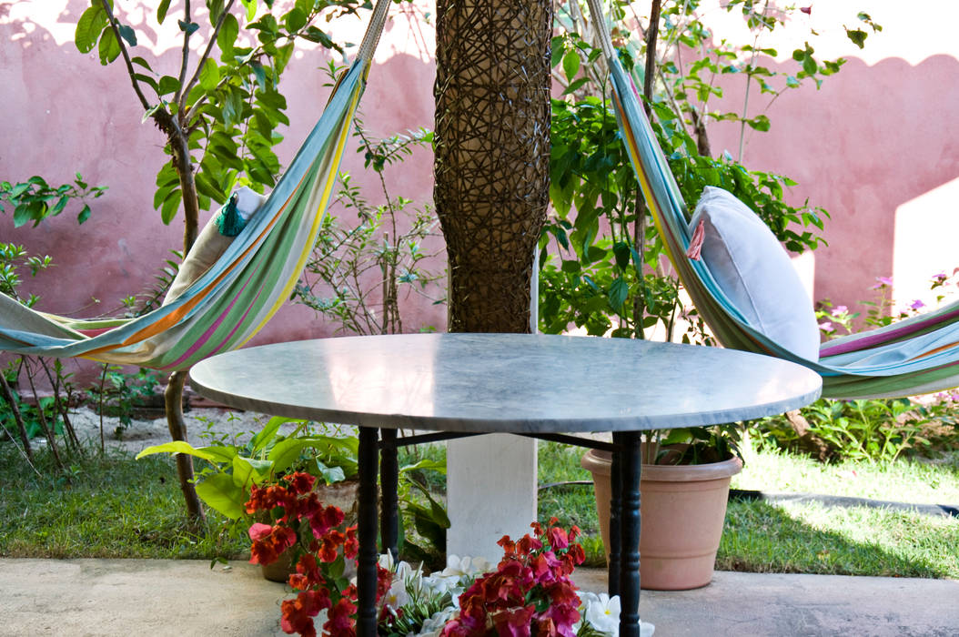 homify Tropical style balcony, veranda & terrace Natural Fibre Beige Furniture