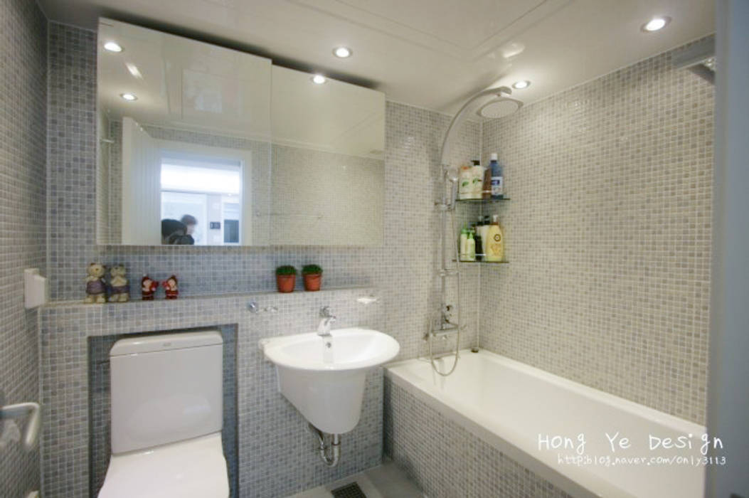 편안하고 넓은 주방과 핑크빛 아이방 27py, 홍예디자인 홍예디자인 現代浴室設計點子、靈感&圖片