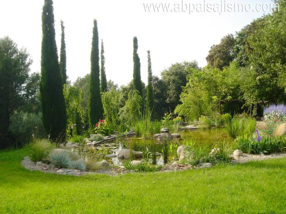 Estanque de Girona, abpaisajismo abpaisajismo Giardino moderno