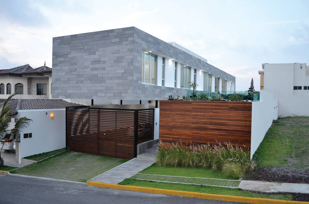 Casa Ivanna OBRA BLANCA Casas modernas