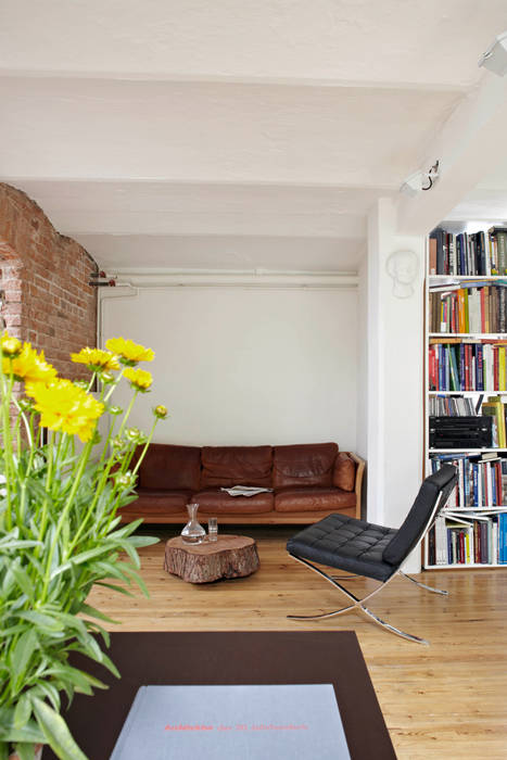 Patiowohnung, Wirth Architekten Wirth Architekten Industrial style living room