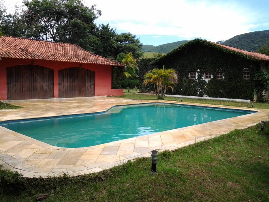 Piscina - Salão de festas homify Piscinas coloniais