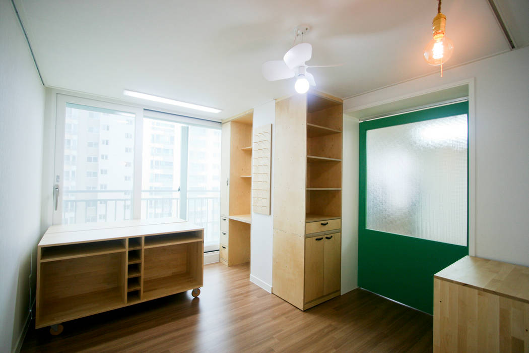 엄마만을 위한 공간과 넓은 주방_36py, 홍예디자인 홍예디자인 모던스타일 서재 / 사무실