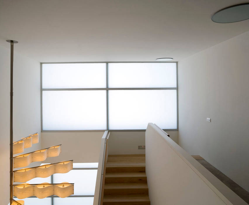 Tuc Tuc Company Headquarters. Stairway Ignacio Quemada Arquitectos Minimalist corridor, hallway & stairs