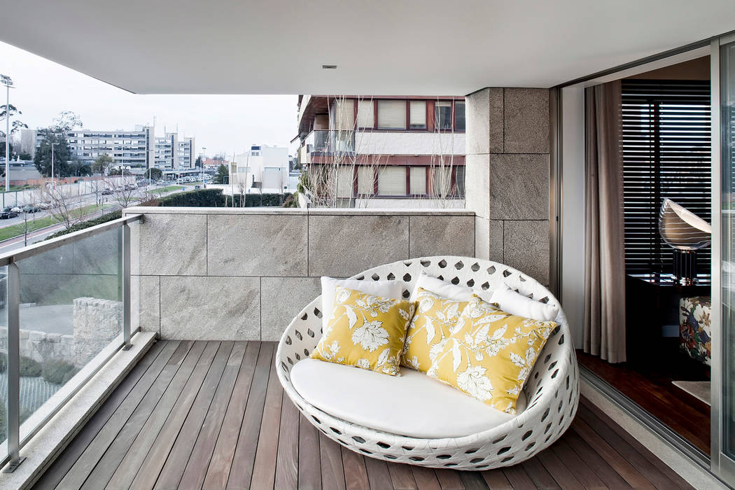 Apartamento Porto, Jorge Cassio Dantas Lda Jorge Cassio Dantas Lda Modern style balcony, porch & terrace