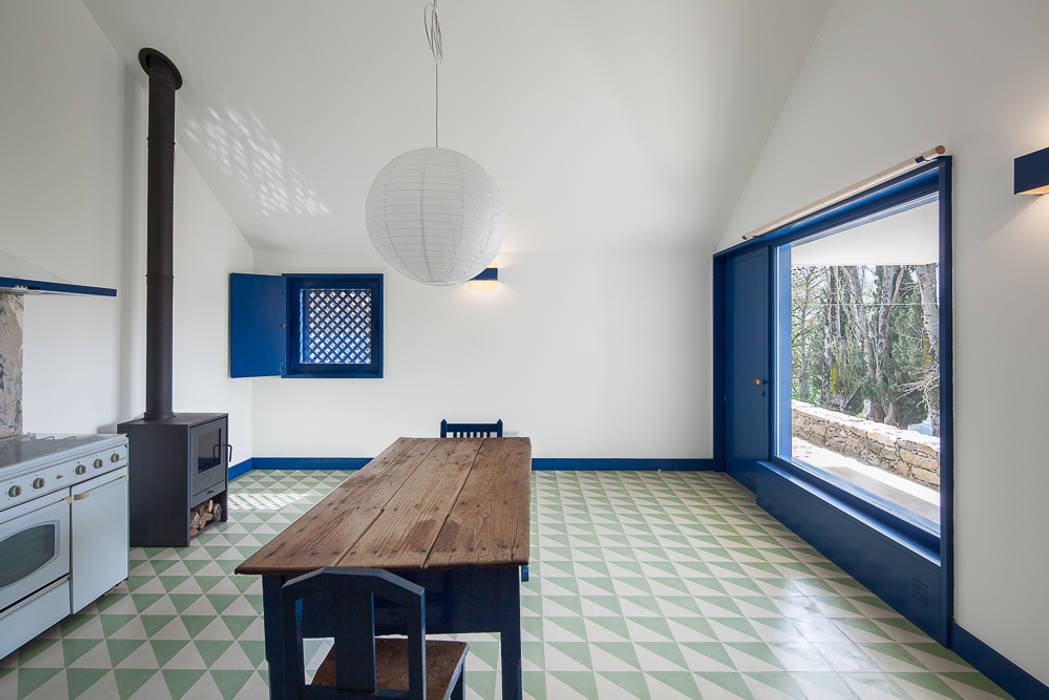 Caseiros House , SAMF Arquitectos SAMF Arquitectos Hành lang, sảnh & cầu thang phong cách đồng quê