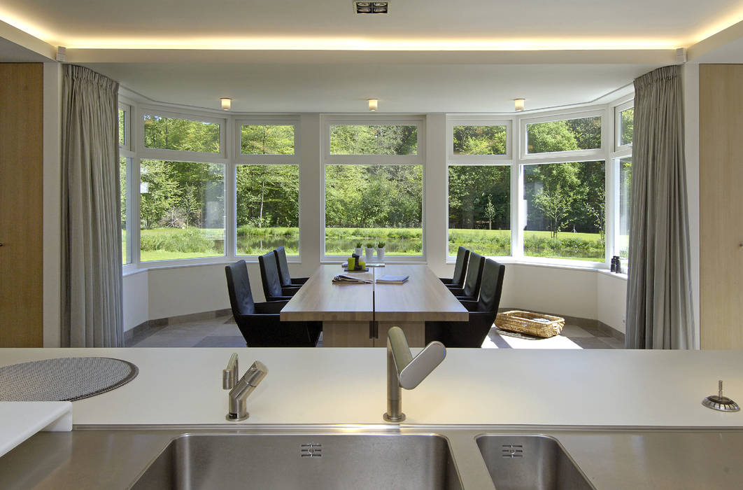 Luxe villa in Velp, Van Hoogevest Architecten Van Hoogevest Architecten Modern Dining Room