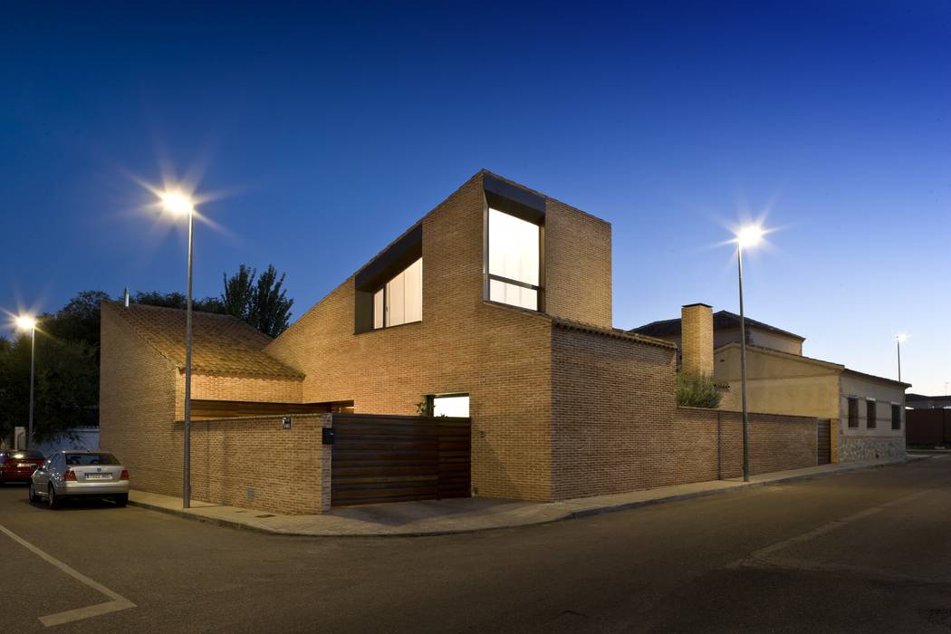 Impresionante Fachada e Interiores de Lujo en esta Casa, daniel rojas berzosa. arquitecto daniel rojas berzosa. arquitecto Будинки