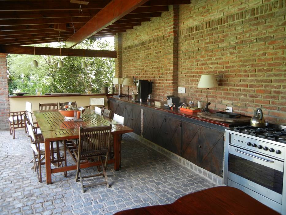 CASA EN LA HORQUETA, Fainzilber Arqts. Fainzilber Arqts. Giardino moderno Bracieri & Barbecue