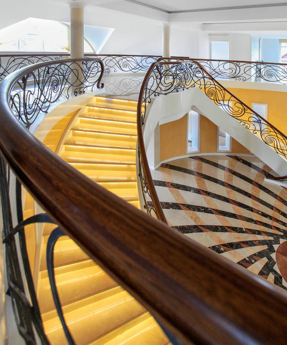 ST490 Schody gięte z ręcznie kutą stalową balustradą / ST490 Curved Stairs With Hand Wrought Steel, Trąbczyński Trąbczyński Ausgefallener Flur, Diele & Treppenhaus