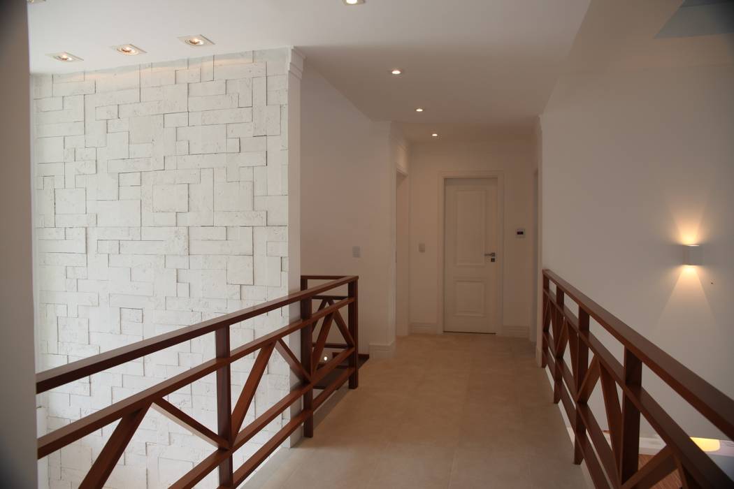 Casa de praia Cristina Ferraz arquitetura Corredores, halls e escadas modernos