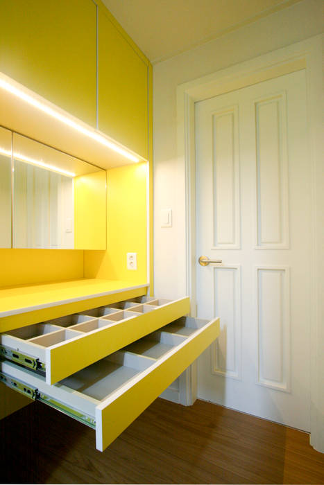 베란다에서 즐기는 차한잔의 여유 39py, 홍예디자인 홍예디자인 Modern dressing room