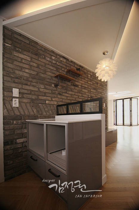 갈마 아파트 , 김정권디자이너 김정권디자이너 Industrial style dining room Bricks