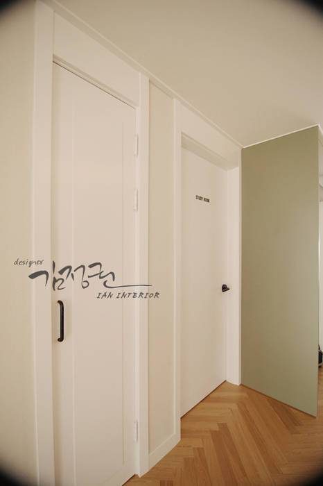 갈마 아파트 , 김정권디자이너 김정권디자이너 Modern Corridor, Hallway and Staircase MDF