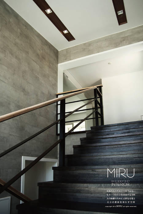 모던한 단독주택 인테리어-3층 계단&거실, 미루디자인 미루디자인 Modern corridor, hallway & stairs