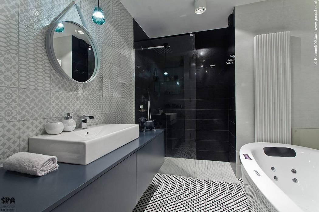 homify Modern bathroom