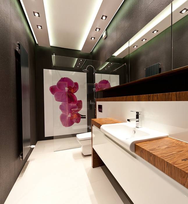 homify Modern bathroom