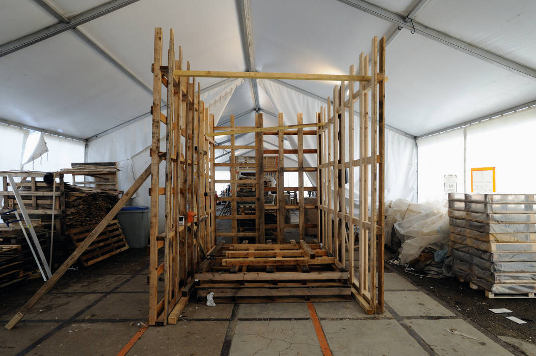 Villa Déchets à Nantes -Frederic Tabary- Frédéric TABARY Garage / Hangar originaux Bois Effet bois