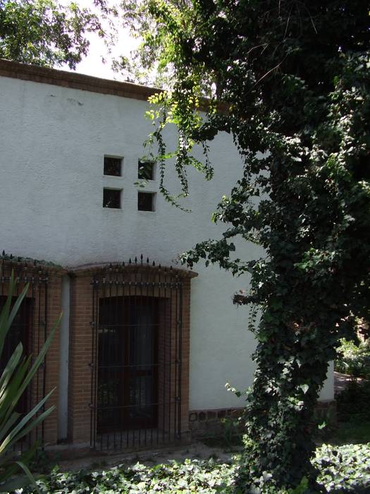 Casa Zertuche- El Saltillo, Moya-Arquitectos Moya-Arquitectos Casas de estilo moderno