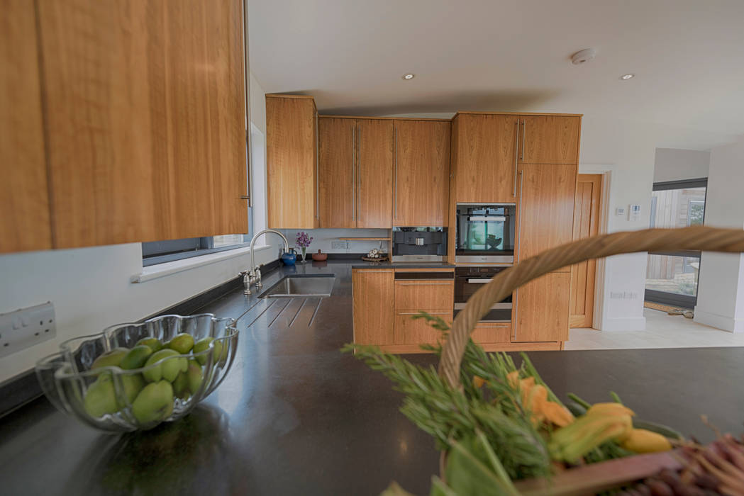 Isle of Wight Golden Oak Kitchen designed and Made by Tim Wood Tim Wood Limited Кухня Дерево Дерев'яні