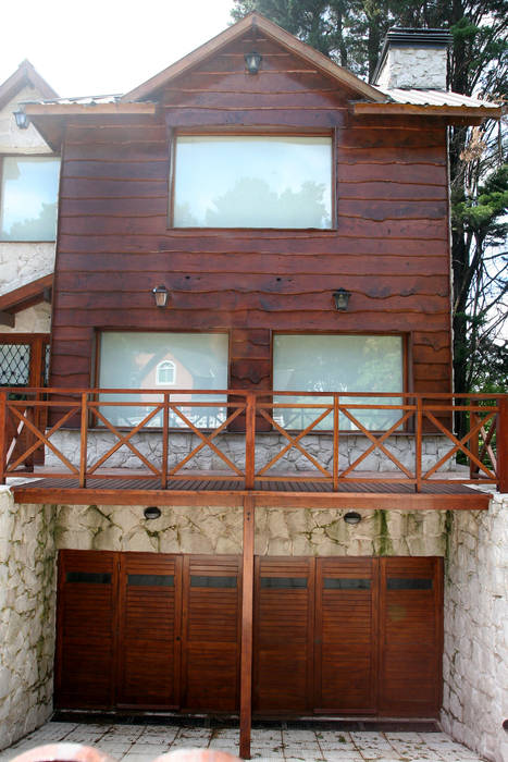 Sierra de Los Padres, Mar del Plata, Argentina, Susana De Angeli Susana De Angeli Rustic style garage/shed Stone