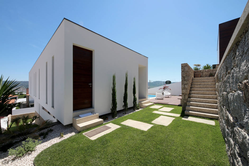 Casa em Guimarães, 3H _ Hugo Igrejas Arquitectos, Lda 3H _ Hugo Igrejas Arquitectos, Lda 미니멀리스트 주택