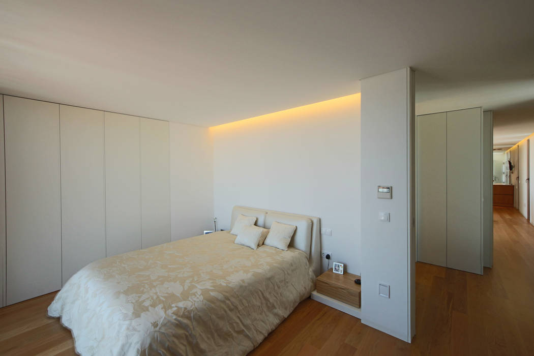 Casa em Guimarães, 3H _ Hugo Igrejas Arquitectos, Lda 3H _ Hugo Igrejas Arquitectos, Lda Minimalist Yatak Odası