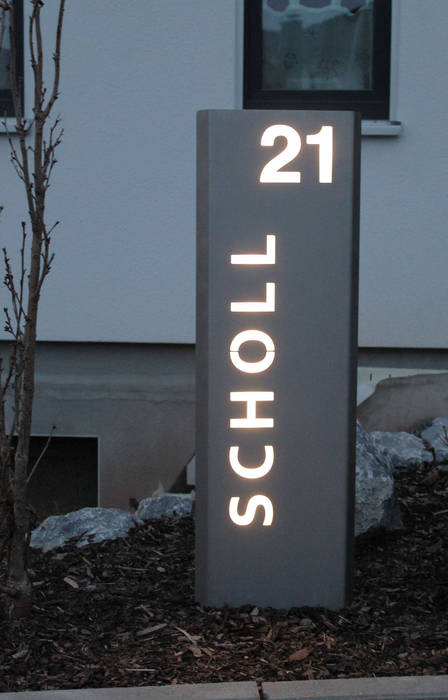 Beleuchtete LED Edelstahl-Stele mit individuellem Schriftzug Thorwa Metalltechnik Moderner Garten Metall Säule,LED,Edelstahl,Stele,Hausnummer,Schriftzug,Namen,Accessoires und Dekoration