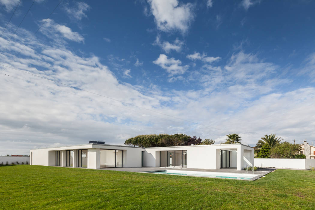 Casa em Gandra - Raulino Silva Arquitecto homify Casas minimalistas