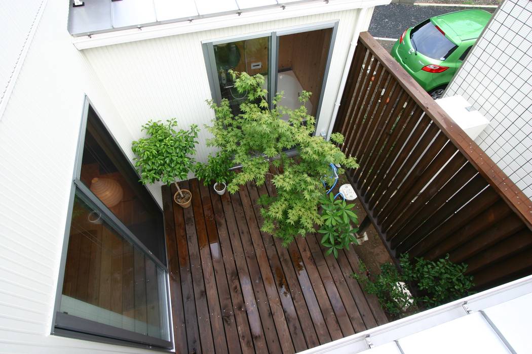 木造スケルトン＋ＤＩＹでつくるこだわり空間の集合体, アトリエグローカル一級建築士事務所 アトリエグローカル一級建築士事務所 Country style balcony, veranda & terrace