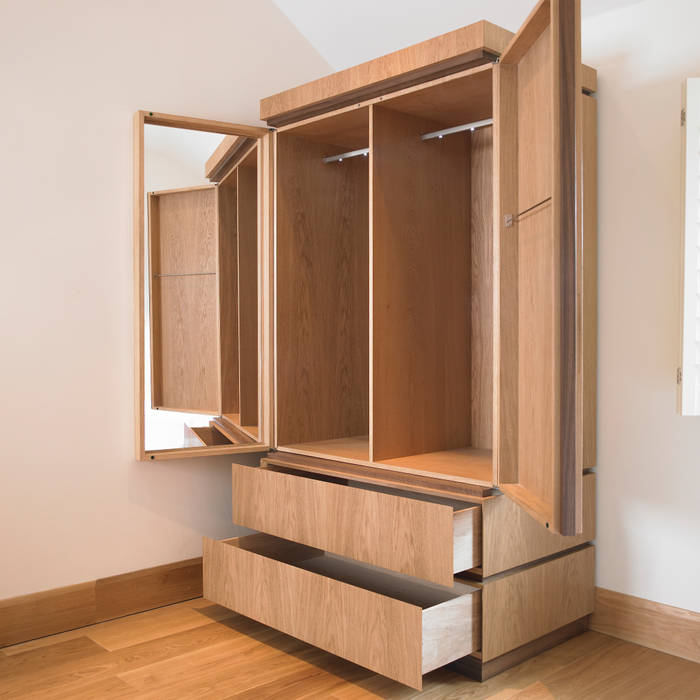 Minimalist wardrobe - interior Chris Tribe Furniture Nowoczesna sypialnia Drewno O efekcie drewna Szafy i komody