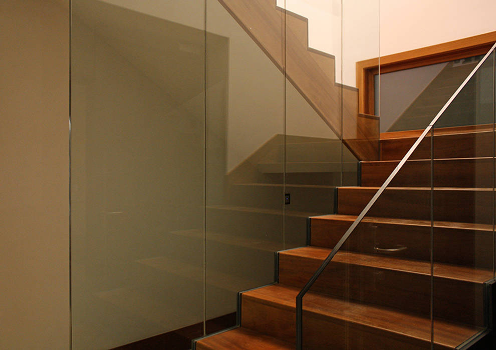 Escalera Soler Martínez Pasillos, vestíbulos y escaleras de estilo minimalista