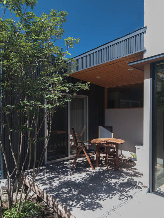 明石台の家, 株式会社ブレッツァ・アーキテクツ 株式会社ブレッツァ・アーキテクツ Modern balcony, veranda & terrace