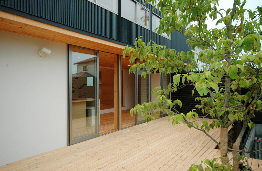 角田の家, 株式会社ブレッツァ・アーキテクツ 株式会社ブレッツァ・アーキテクツ Asian style balcony, veranda & terrace